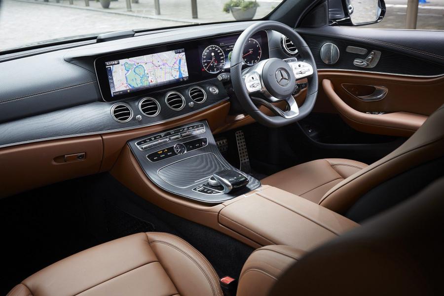 Торпедо Mercedes-Benz E300 AMG Line (W213) 2016 года  (JP) (фото 5 из 14)